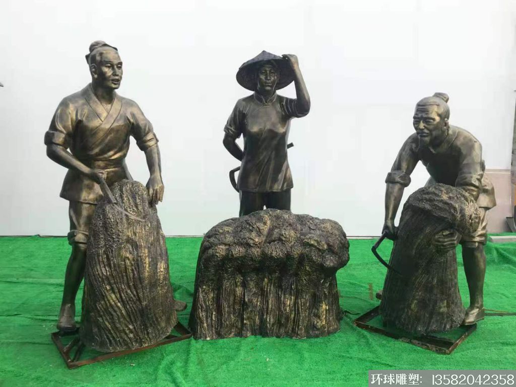 玻璃钢秋收人物雕塑